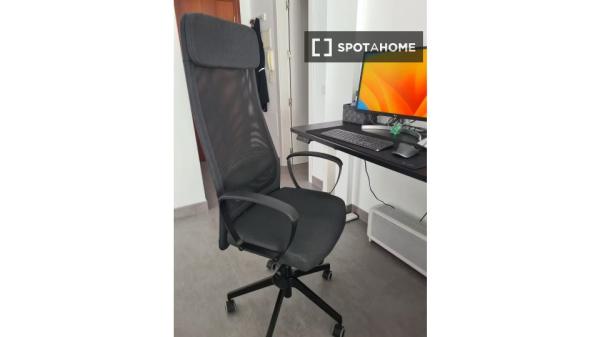 Apartamento de 2 dormitorios en alquiler en Capuchinos, Málaga