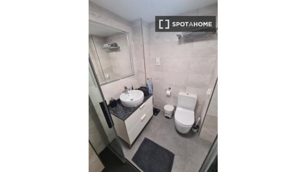 Apartamento de 2 dormitorios en alquiler en Capuchinos, Málaga