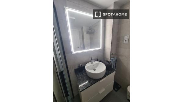 Apartamento de 2 dormitorios en alquiler en Capuchinos, Málaga