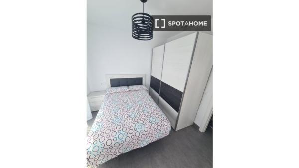Apartamento de 2 dormitorios en alquiler en Capuchinos, Málaga