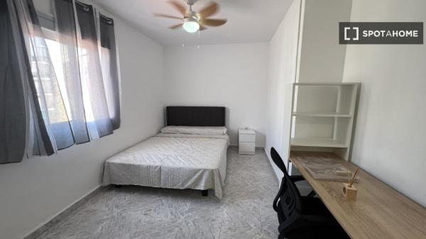 Habitación en piso compartido en alquiler en La Petxina, Valencia