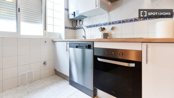 Habitación compartida en alquiler en Barrio León, Sevilla.