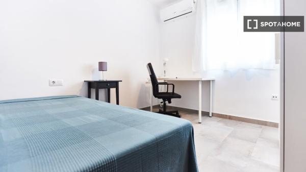 Habitación compartida en alquiler en Barrio León, Sevilla.