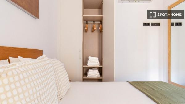 Apartamento de 2 dormitorios en alquiler en El Raval, Barcelona