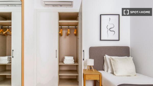 Apartamento de 2 dormitorios en alquiler en El Raval, Barcelona