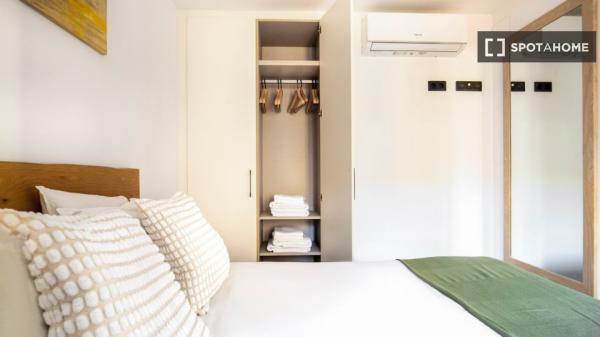 Apartamento de 2 dormitorios en alquiler en El Raval, Barcelona