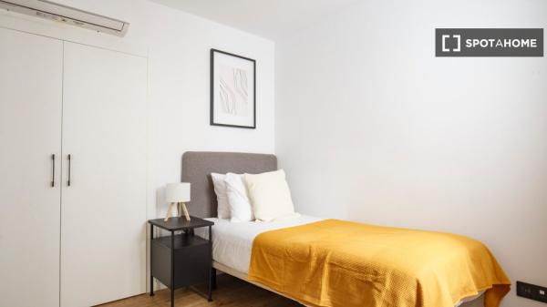Apartamento de 2 dormitorios en alquiler en El Raval, Barcelona