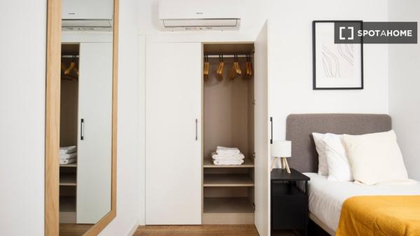 Apartamento de 2 dormitorios en alquiler en El Raval, Barcelona
