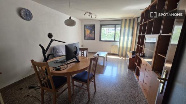 Room in shared flat for rent in Zaragoza