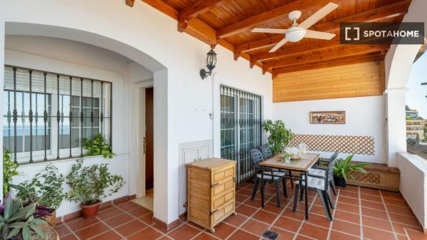 Apartamento de 2 dormitorios en alquiler en Roquetas de Mar, Almería