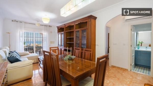 Apartamento de 2 dormitorios en alquiler en Roquetas de Mar, Almería