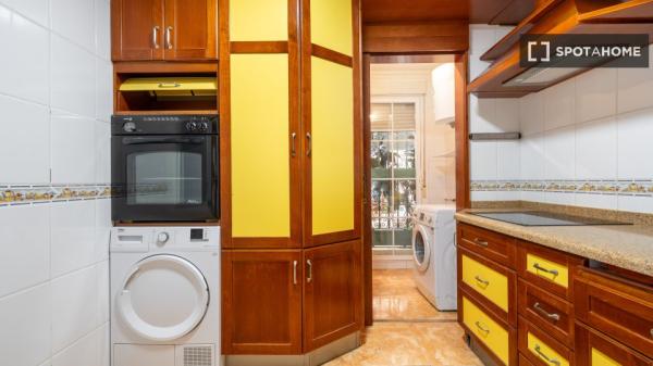 Apartamento de 2 dormitorios en alquiler en Roquetas de Mar, Almería