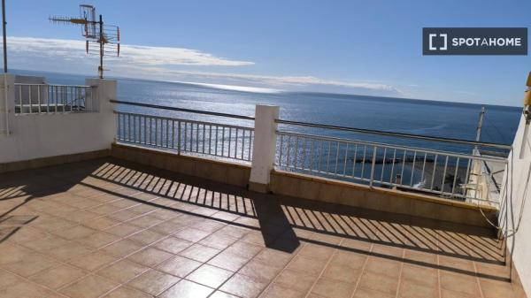 Piso de 4 habitaciones en alquiler en Gualchos, Granada