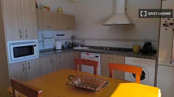 Piso de 4 habitaciones en alquiler en Gualchos, Granada