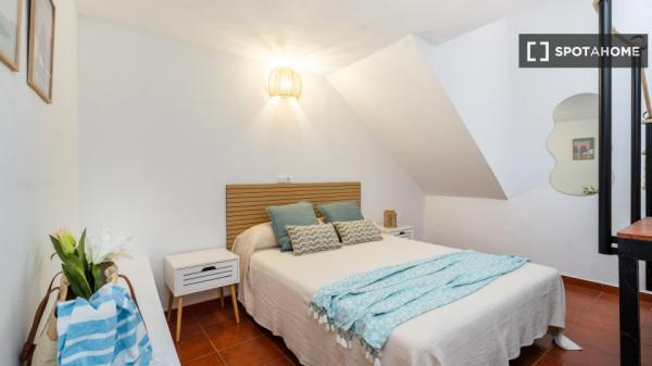 Apartamento de 2 dormitorios en alquiler en Roquetas de Mar, Almería
