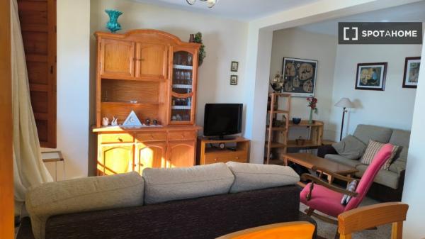 Piso de 4 habitaciones en alquiler en Gualchos, Granada