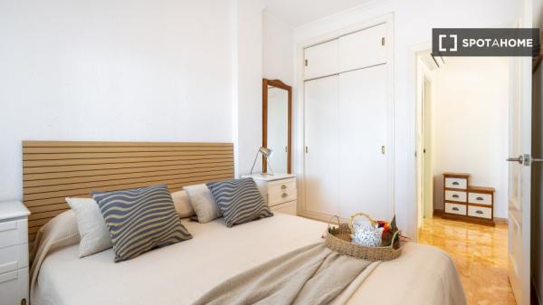 Apartamento de 2 dormitorios en alquiler en Roquetas de Mar, Almería