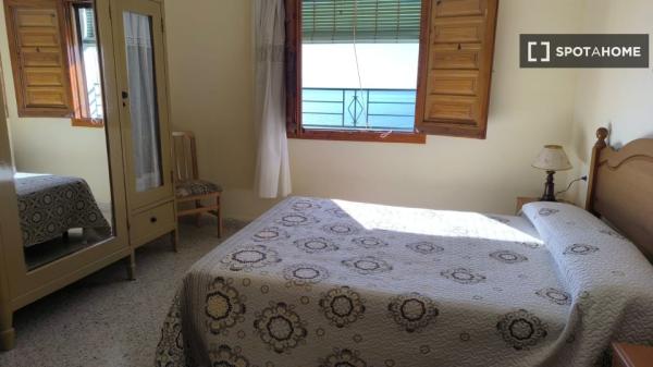 Piso de 4 habitaciones en alquiler en Gualchos, Granada