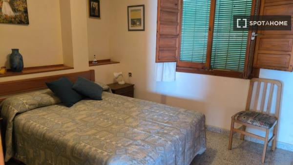 Piso de 4 habitaciones en alquiler en Gualchos, Granada