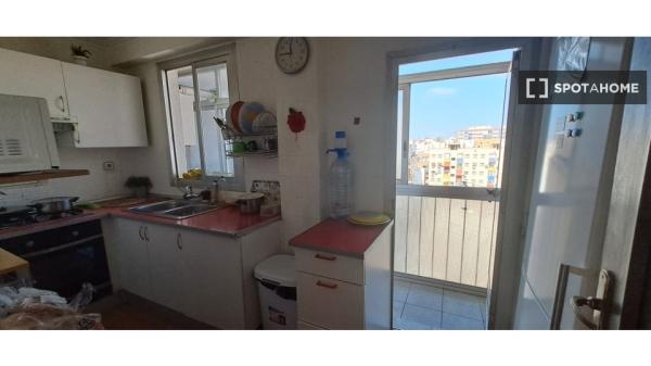Habitación en piso compartido en valencia.