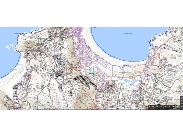 Terreno en calle Isidro Parga Pondal, 48