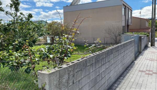 Terreno en travesía Eusebio Bértoa Queijo, 27 , 29