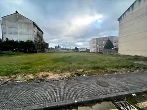 Terreno en calle Emigrantes s/n