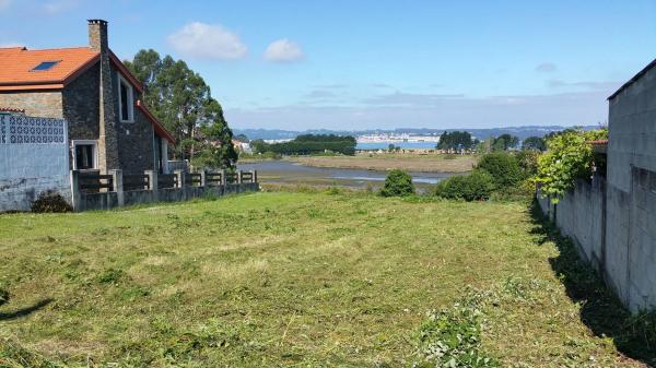 Terreno en carretera playa de miño s/n