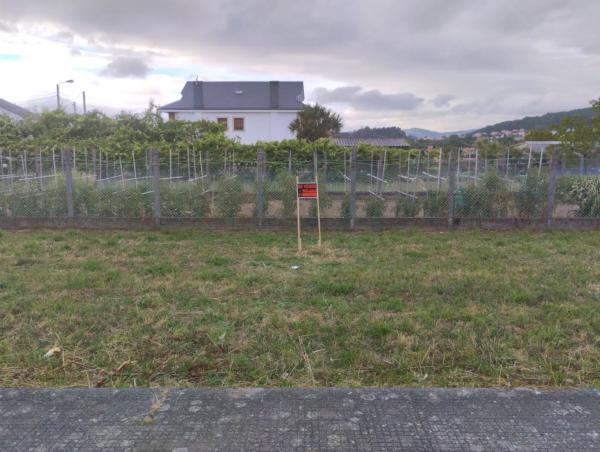 Terreno en calle Castelao, 20