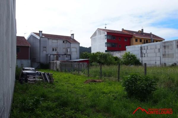 Terreno en calle Castelao