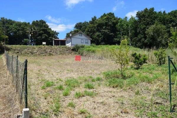 Terreno en calle de Amio