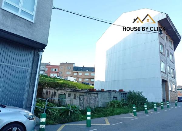 Terreno en calle Santiago de Compostela