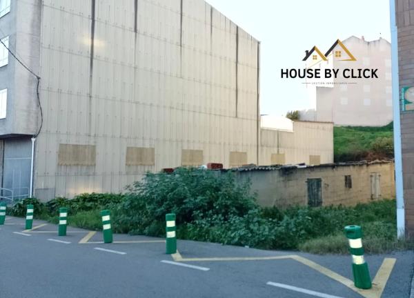 Terreno en calle Santiago de Compostela