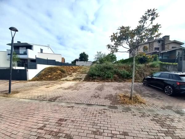 Terreno en calle Francisco Taxes