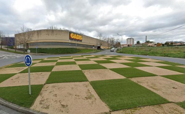 Terreno en avenida Isaac Díaz Pardo