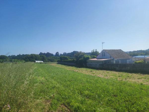 Terreno en Parroquia Carnoedo
