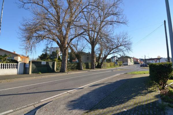 Terreno en avenida Isaac Díaz Pardo