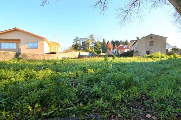 Terreno en avenida Isaac Díaz Pardo