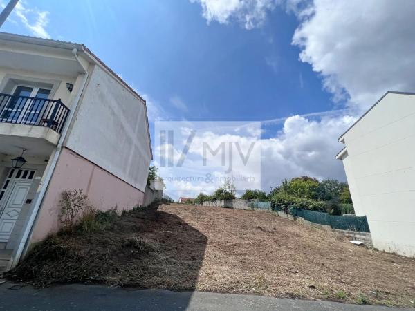 Terreno en calle Ledicia, 12