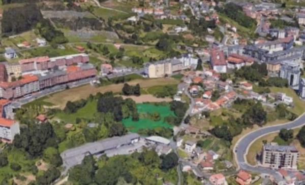 Terreno en avenida Corveira, 32