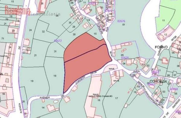 Terreno en avenida Corveira, 32