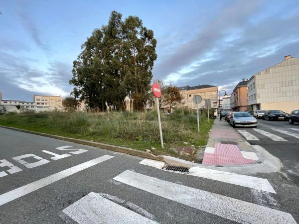Terreno en calle Reis Magos
