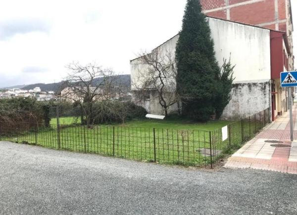 Terreno en calle Irmandade