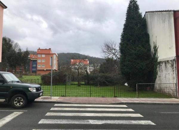 Terreno en calle Irmandade