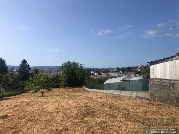 Terreno en calle Revolta