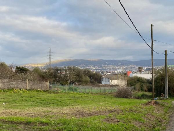 Terreno en avenida de Santa Mariña