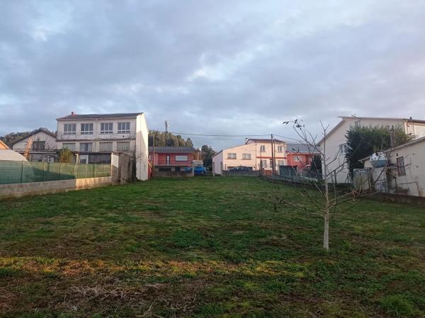 Terreno en calle Revolta, 6