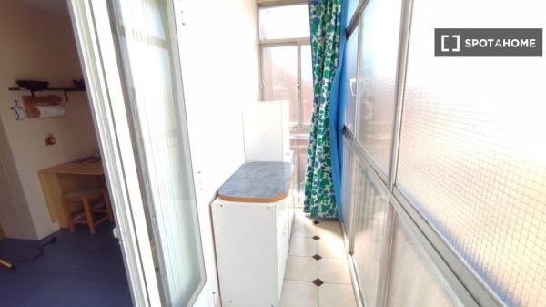 Habitación en piso compartido en alquiler en San Diego, Madrid