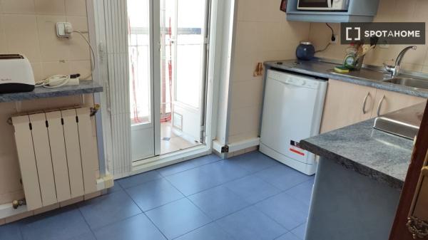 Habitación en piso compartido en alquiler en San Diego, Madrid