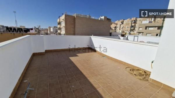 Apartamento de 2 dormitorios en alquiler en Garrucha, Almería